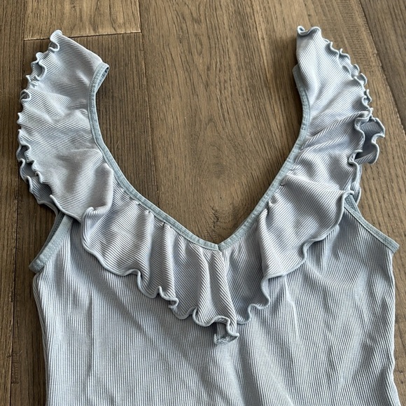 Wilfred | Aritzia light baby blue dannette ruffle sleeve tank bodysuit Size M - Picture 5 of 13